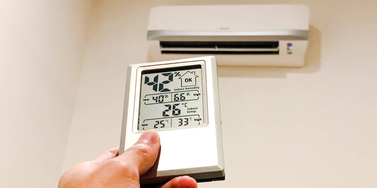 hygrometer and air conditioner